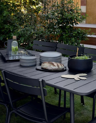 Luxembourg Table-Outdoor meubilair-FERMOB-Buro International