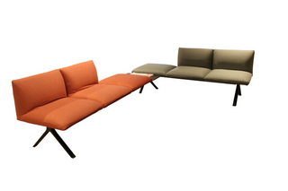 Kiik waiting bench in corner arrangement - Showroom model