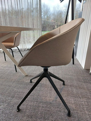 Set Vpax table + 4 comfort chairs