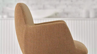 Detail van een camelkleurige Mobitec Mood armstoel