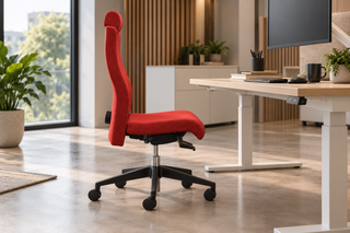 Sfeerbeeld van Rovo XP 4030 S24 in rood, zijaanzicht bij een bureau in een licht kantoor