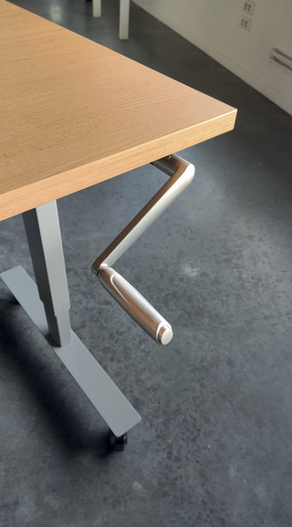 Envol Classic zit-sta bureau met zwengel