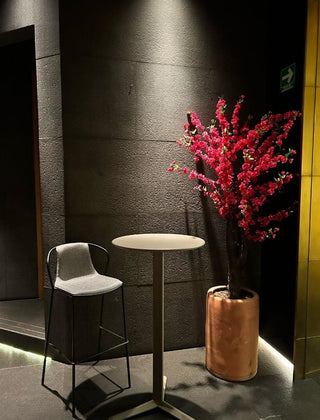 Arket standing table