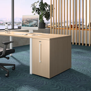 Photo d'ambiance d'un caisson tower Buronomic Optimax EVO en wire oak à poignée blanche sous un bureau